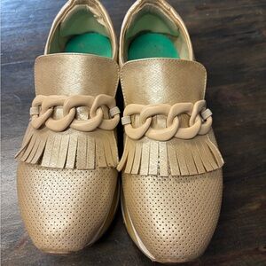 Elegant Gold Loafers with Chain Detail Women’s size 8